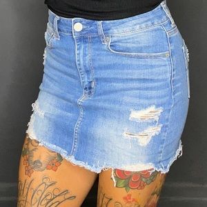 AE High-waisted Distressed Denim Mini Skirt ☀️